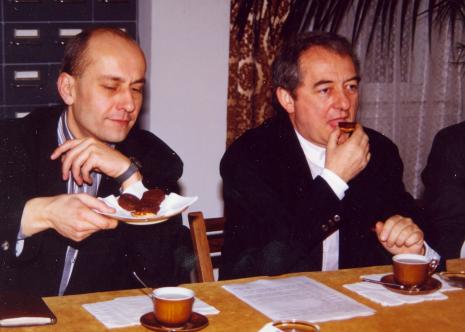 Konferencja prasowa w czytelni biblioteki ms, Jaromir Jedliński (wicedyrektor ms) i Daniel Buren